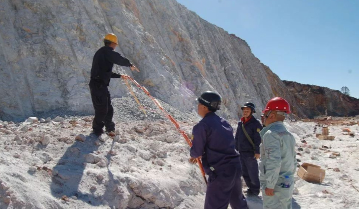 Преимущества эмульсионно-взрывчатой ​​композитной полиэтиленовой пленки
